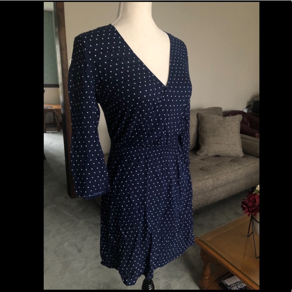 CLOSET CLEAR OUT!! EUC ⭐️ H&M faux wrap dress